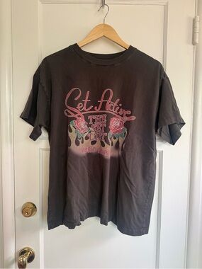 Set Active Graphic Tee